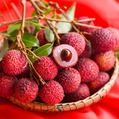 JUICY LYCHEES MAKE SUMMER DAYS